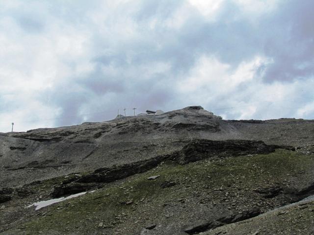 Blick hinauf zur Mittelstation Birg