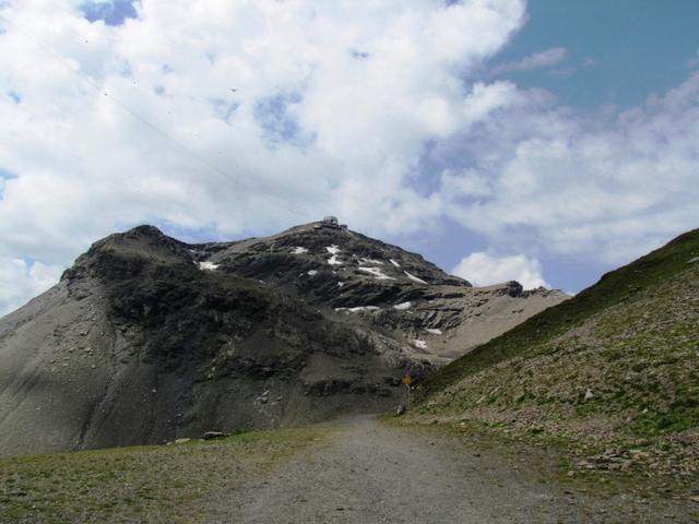 direkt vor uns das Schilthorn. Ansonsten ist das Gebiet nicht sonderlich schön