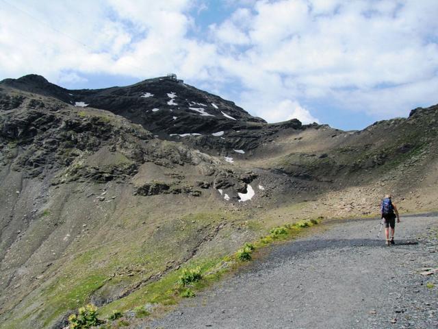 auf breiten Skipisten verläuft unsere Wanderung im Engital