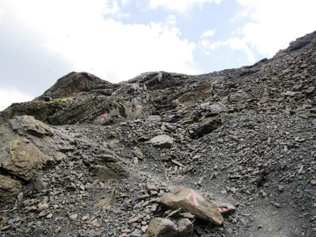 kurz nach der Seewlifura wird der Weg endlich wieder alpiner