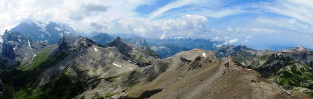 schönes Breitbilfoto mit Blick Richtung Sefinenfurgge, Bütlasse, Kiental und Kandertal