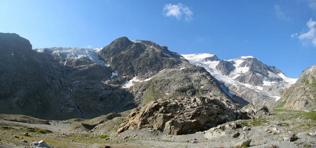 Blick hinauf zum Tierbergli, seht ihr die Hütte? Dort hinauf wollen wir heute