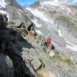 hier können Hände gute Dienste leisten. Die Wanderstöcke sind im Rucksack verpackt