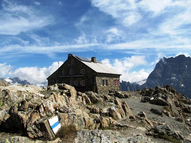 und plötzlich taucht aus dem nichts die Tierberglihütte vor uns auf