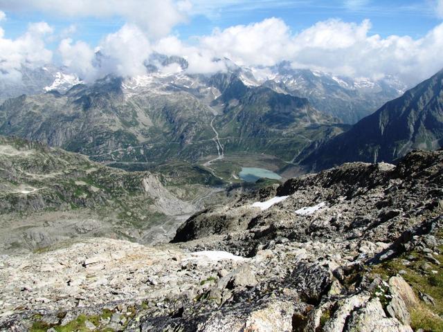 Tiefblick zur Sustenpassstrasse und Steisee