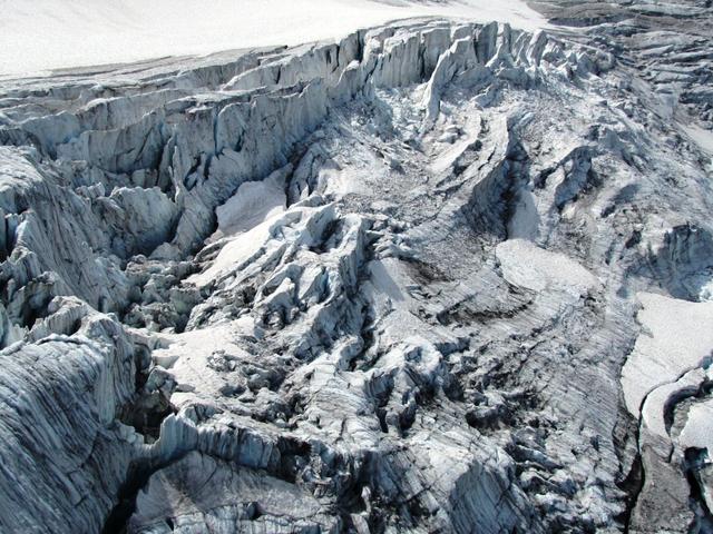 Blick von der Moräne aus zu den Eisabbrüchen vom Steigletscher