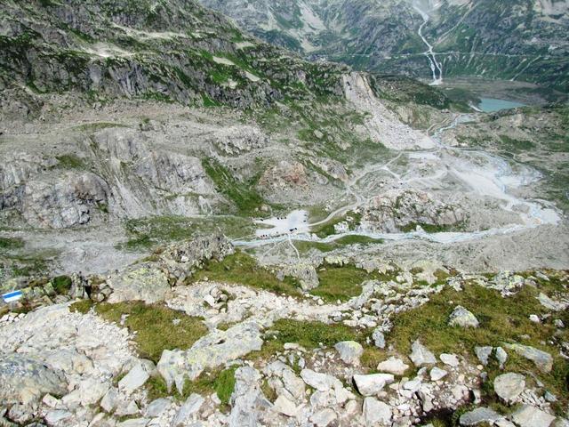 Tiefblick zum Parkplatz von Umpol