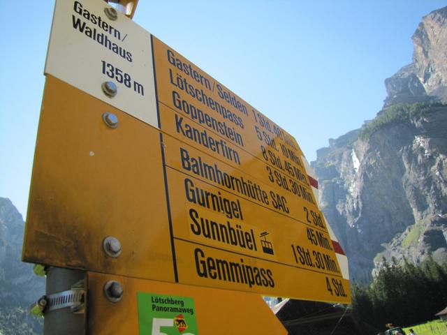 Wegweiser beim Hotel Waldhaus 1358 m.ü.M. unser heutiges Wanderziel die Balmhornhütte