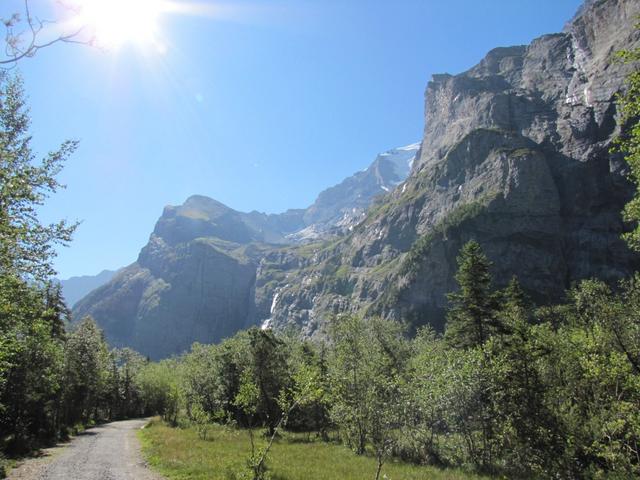 dort oben in bester Aussichtslage befindet sich die Balmhornhütte