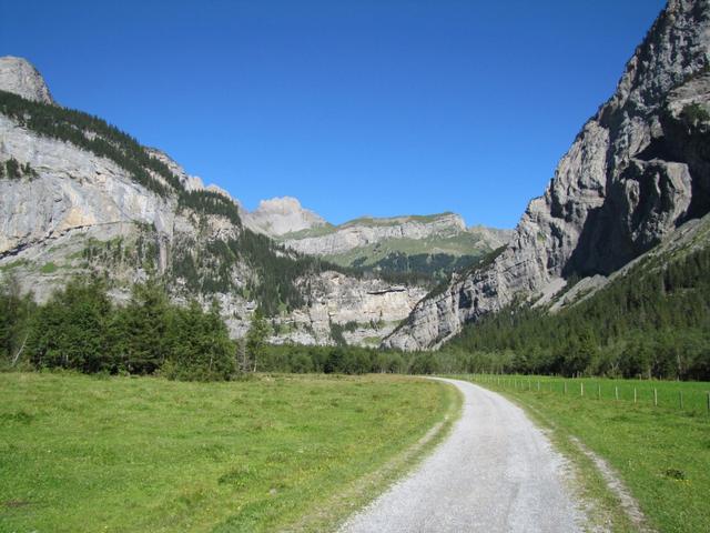 bei der Talebene "Gastereholz" im Gasterntal. Ein Tal wie aus längst vergangenen Zeiten