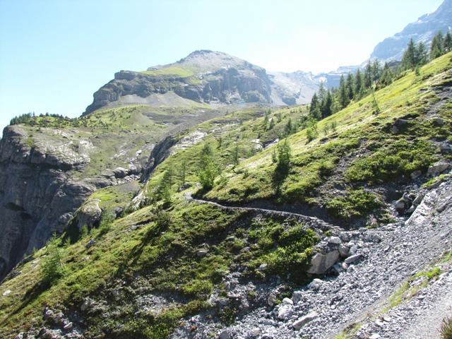 der Hüttenweg ist nun wieder ein ganz normaler Bergweg