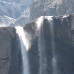 Blick auf unzählige Wasserfälle, alles Abflüsse vom Balmhorngletscher