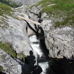 beim überschreiten der kleinen Schlucht