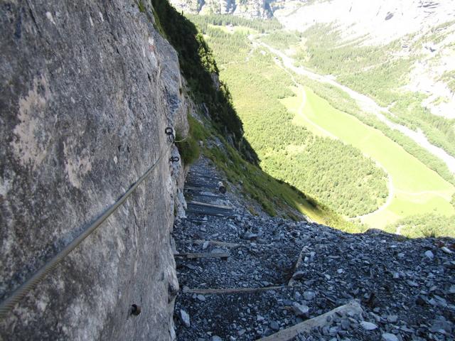 hier sollte man auf dem Weg achten und nicht auf diese schöne Aussicht oder Tiefblick