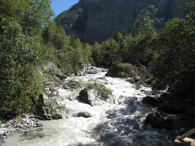 die Kander ein wilder Gebirgsbach der immer wieder Schäden anrichtet