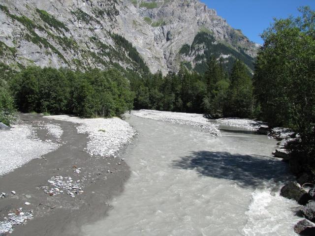 der Fulebach, Abfluss vom Fulegletscher links und die Kander rechts