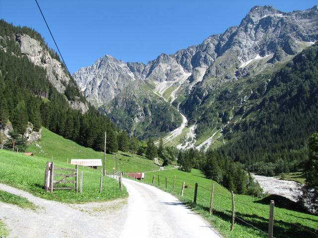 bei der Wegkreuzung Punkt 1548 m.ü.M. in Selden