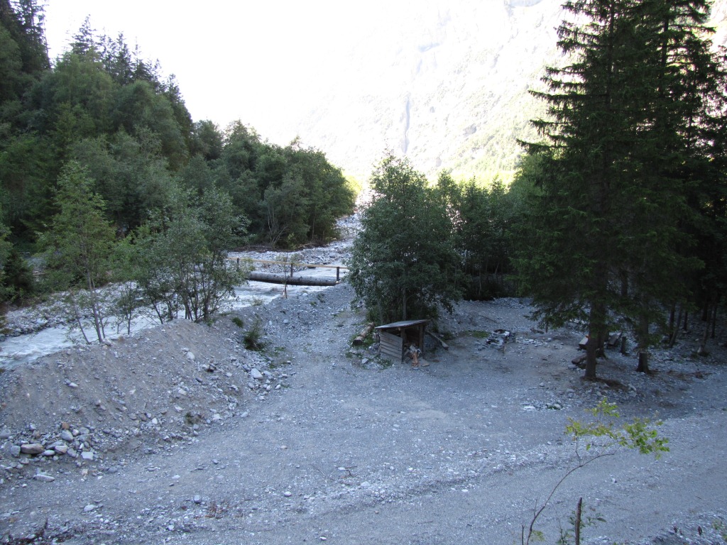 hier gut ersichtlich das Geschiebe und Geröll, das im Unwetter am 10.10.2012 die Kander liegengelassen hat