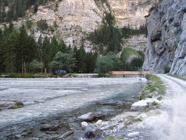 kurz vor dem grossen Parkplatz beim Eingang des Gasterntal