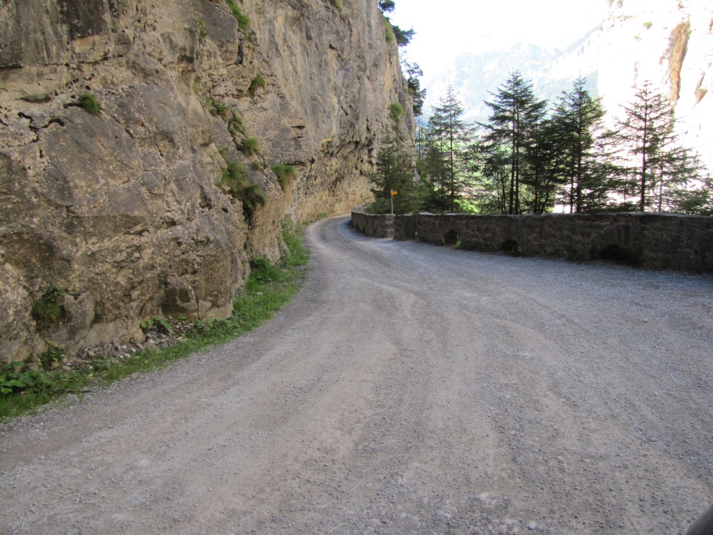 die Strasse die durch die Schlucht und dann ins Kandertal führt...