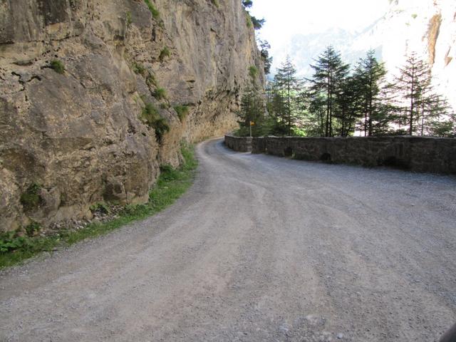 die Strasse die durch die Schlucht und dann ins Kandertal führt...