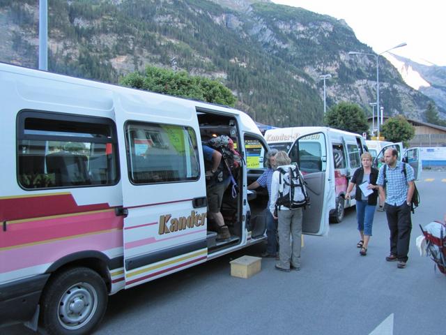 beim Bahnhof Kandersteg stiegen wir in den Kleinbus (Kander Reisen) der uns ins Gasterntal fuhr