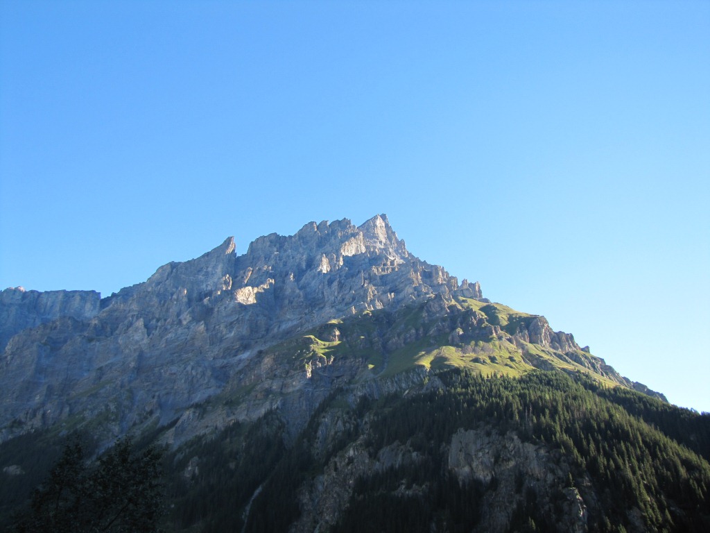 Blick hinauf zum Doldenhorn
