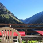 während der Kaffeepause konnten wir diese schöne Aussicht geniessen. Am Horizont der Kanderfirn