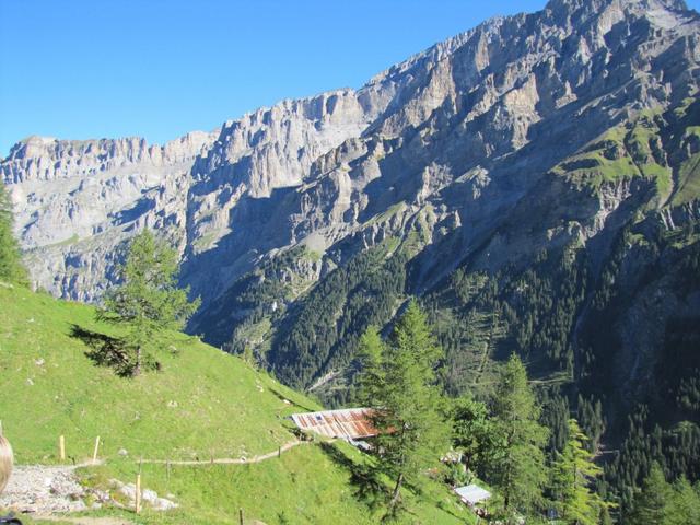 Blick zurück zum Berghaus Gfelalp