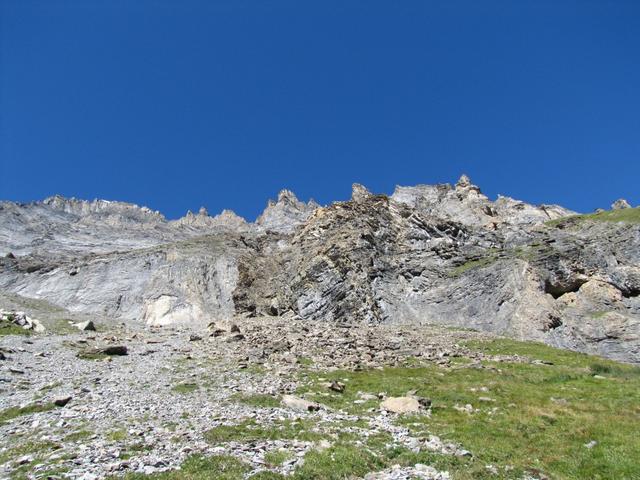 Blick hinauf zum Wildelsigengrat. Der Nordöstliche Rücken des Balmhorn