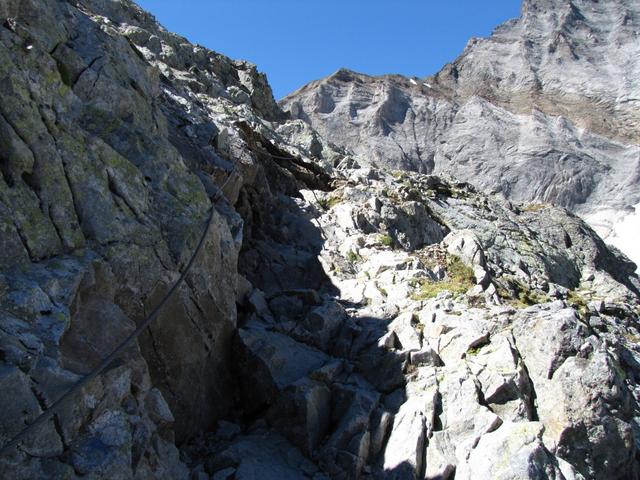 der Weg ist trotz den Felsen und Geröll immer gut ersichtlich