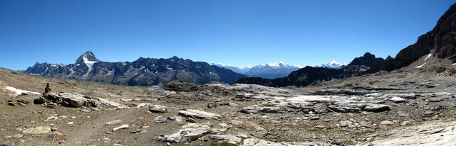 sehr schönes Breitbildfoto von der Lötschenpasshütte aus gesehen mit Blick ins Wallis