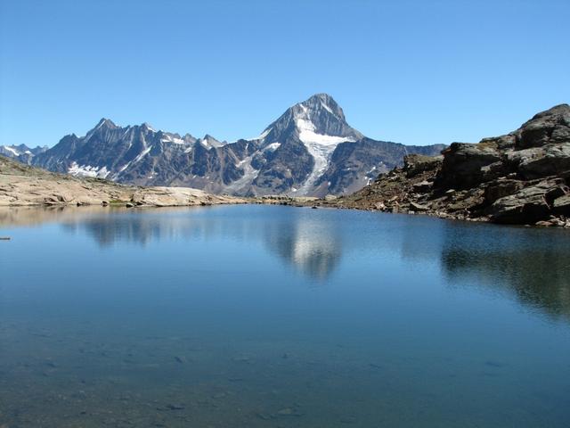 im kleinen See, spiegelt sich der Bietschhorn, einfach traumhaft