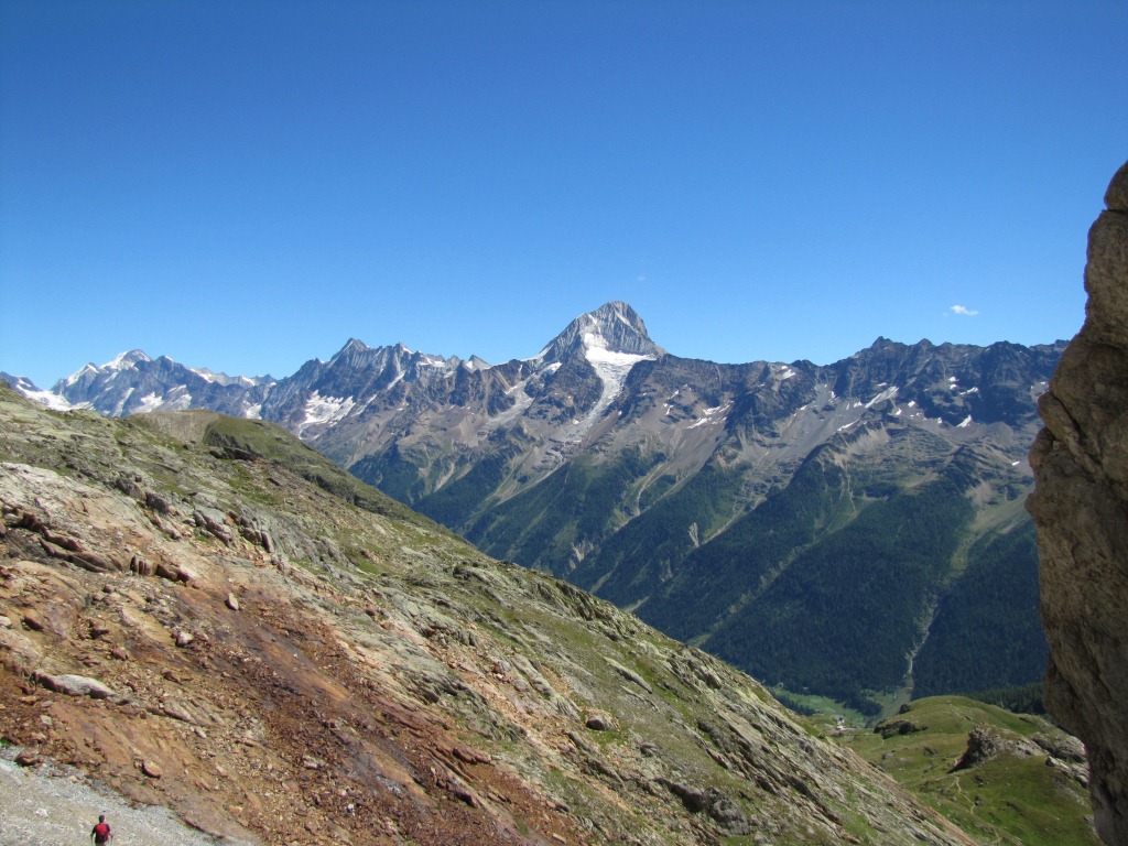 der mächtige Bietschhorn überragt alle anderen Berge