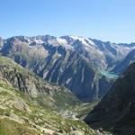 Blick auf Alp Ärlen, Gelmerstausee, Diechterhorn und Tieralplistock