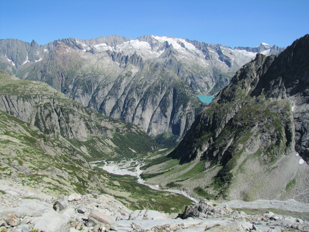 der Abstieg ist der gleiche wie der Aufstieg. Tiefblick nach Ärlen