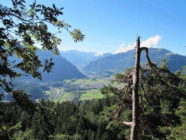 zwischendurch kann man eine schöne Aussicht geniessen. Bonaduz und das Domleschg