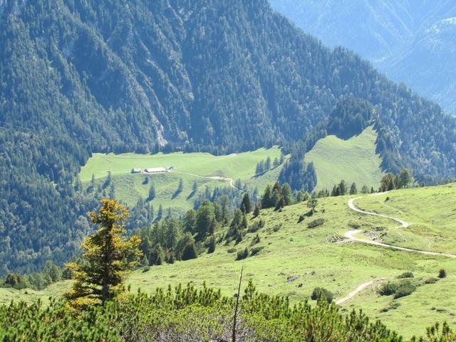 Tiefblick hinunter zum Kunkelspass