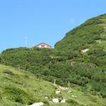 Blick zurück zur Ringelspitzhütte die fast von den Legföhren überdeckt wird