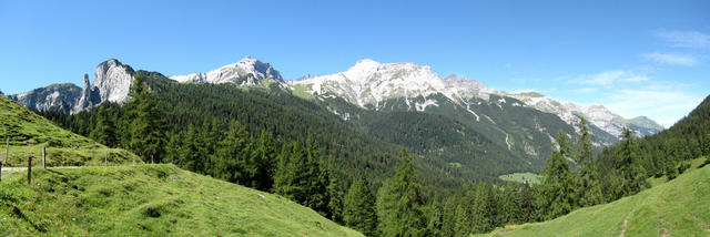 Breitbildfoto mit Baldachopf und Schafgrat