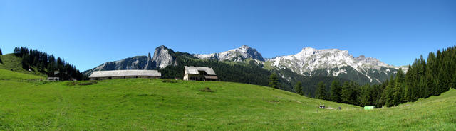 schönes Breitbildfoto mit Breitbildfoto Gasthaus Überuf, Baldachopf und Schafgrat