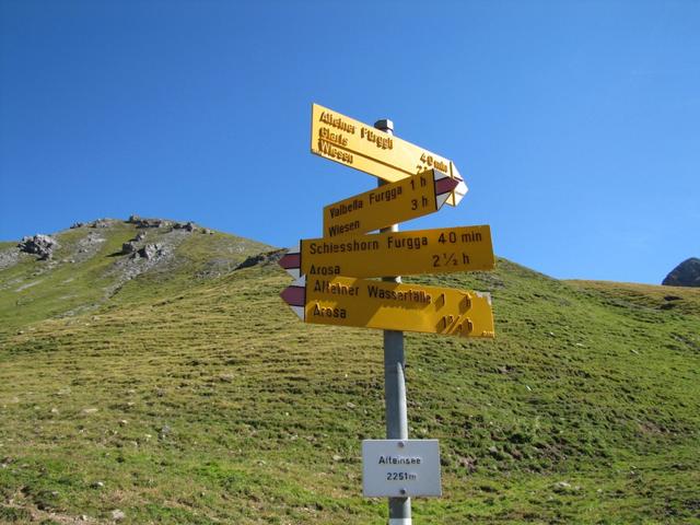 Wegweiser beim Alteinsee Punkt 2251 m.ü.M.