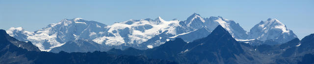 sehr schönes Breitbildfoto vom Berninagebiet mit Piz Palü, Piz Bernina mit Biancograt, Piz Roseg usw.