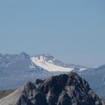 Blick zum Vorabgletscher. Gut ersichtlich die Skipisten