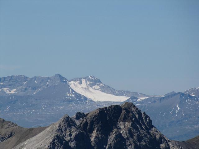 Blick zum Vorabgletscher. Gut ersichtlich die Skipisten