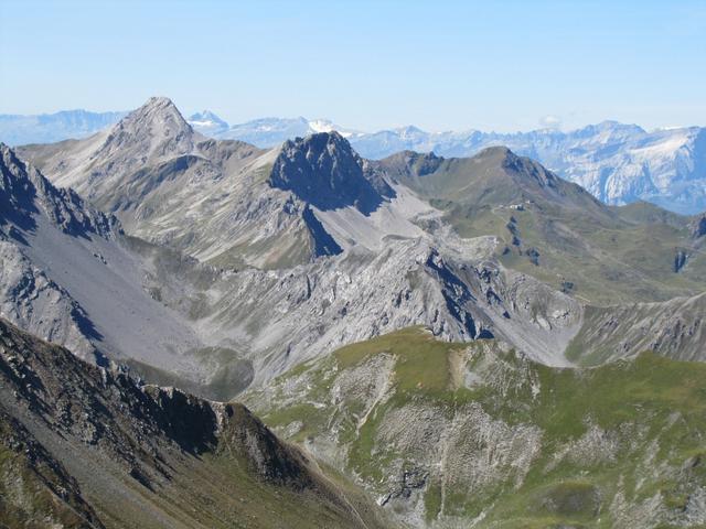 Blick zur Hörnlihütte, Tschirpen und Parpaner Weisshorn