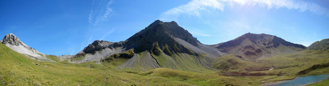 schönes Breitbildfoto, links das Schiesshorn, in der Mitte der Wasmengrat, rechts das Valbellahorn