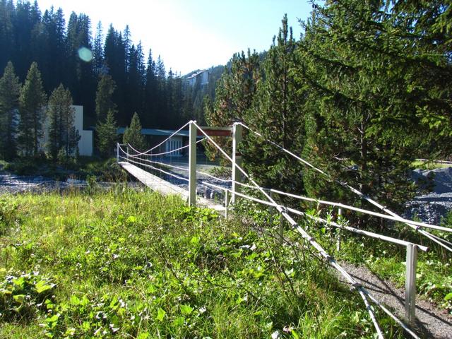 über die grosse Hängebrücke überqueren wir den Welschtobelbach