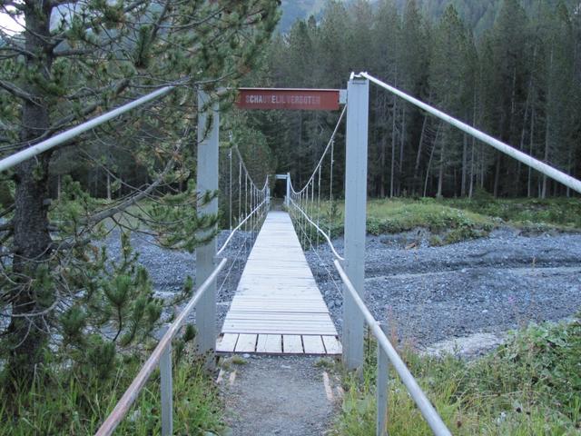 auf der Hängebrücke die den Welschtobelbach überspannt