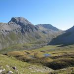 auf Obersäss mit Blick zum kleinen Bergsee und Schiesshorn Furgga